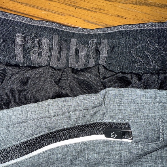 RABBIT Running Shorts Medium Gray Black Pocket 2.5" Lined Elastic No Drawstring - Picture 9 of 9